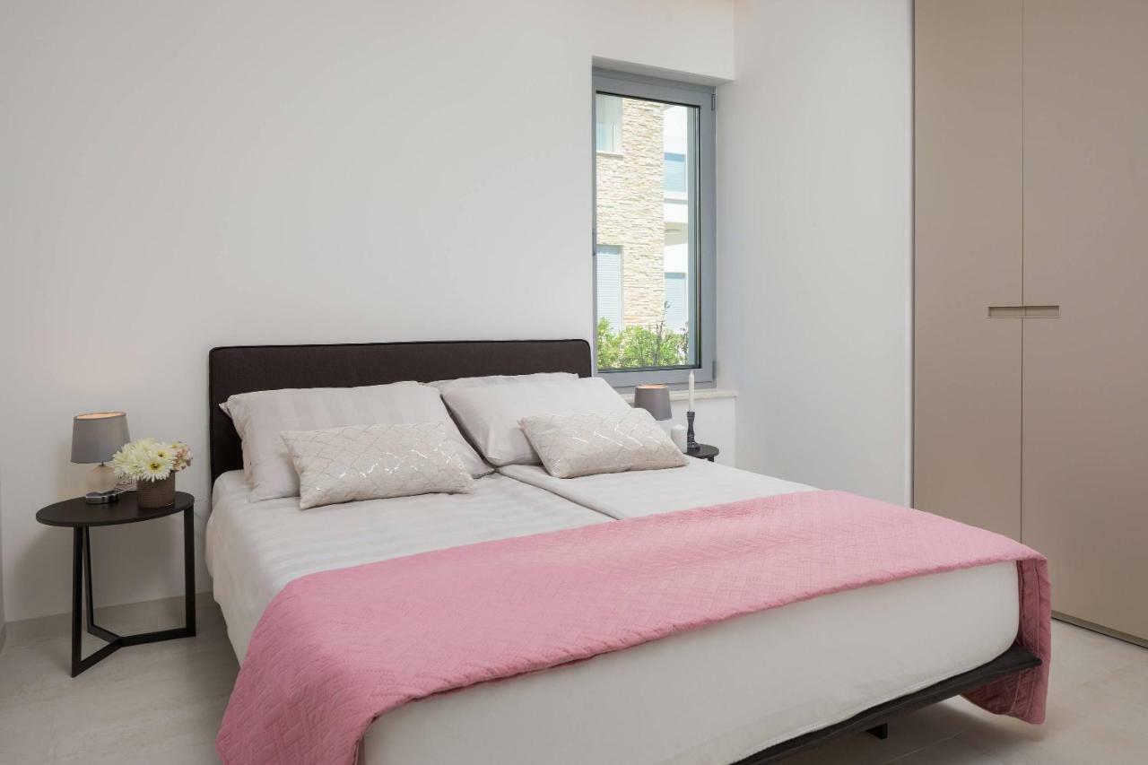 Luxury Design Beach Front Apartment Sukosan Exterior photo